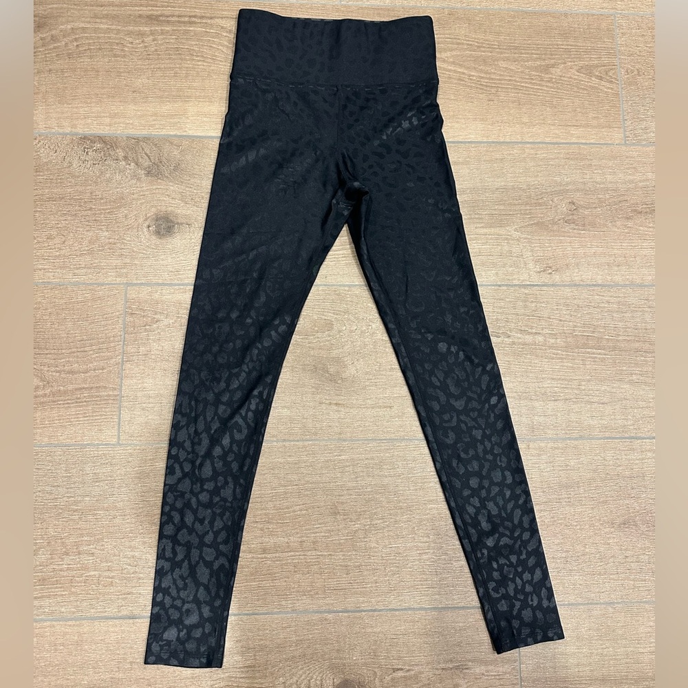 Carbon38 Black Leopard Takara Shine
Leggings